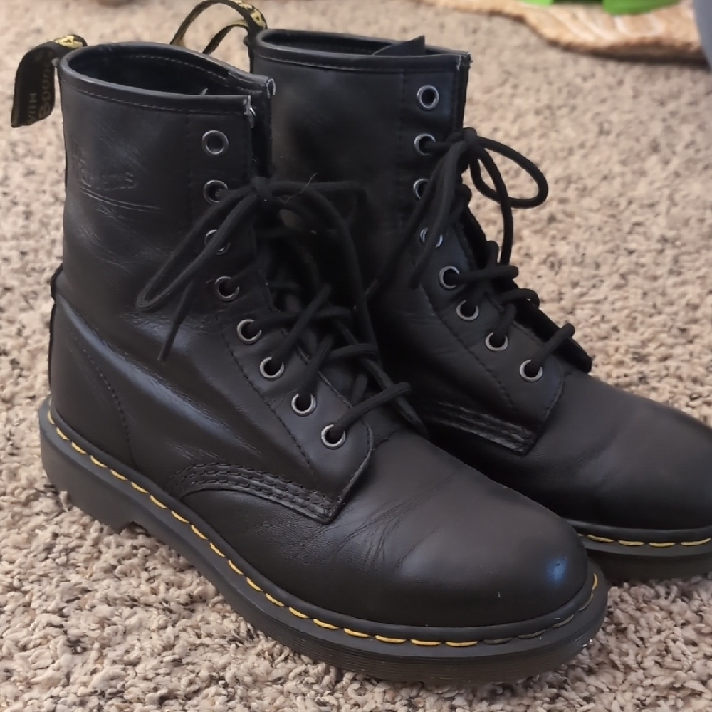 Dr Martens 8 Hole Lace Up Boots. Soft Leather. Lots Of Wear And Tear!